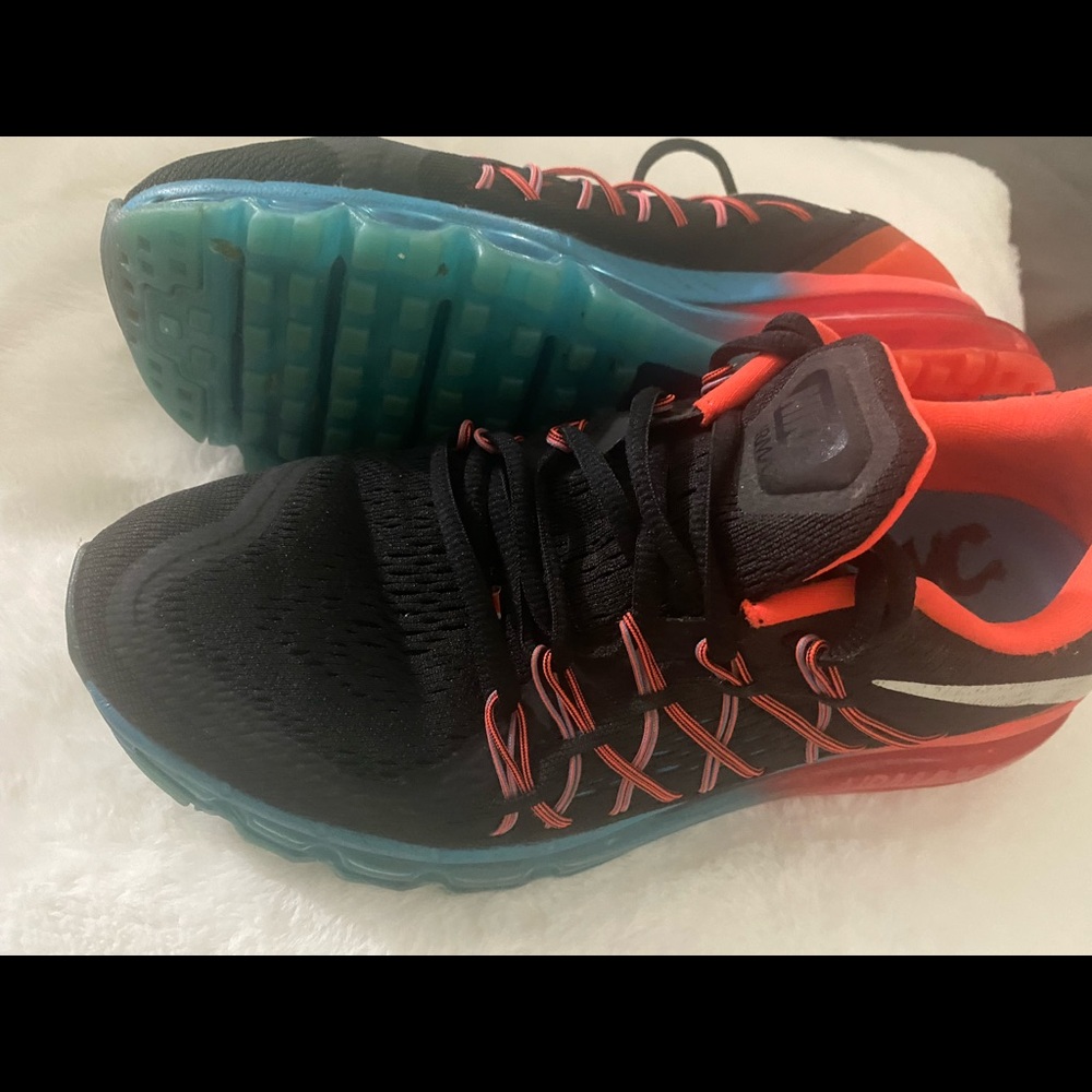 Nike size 8 UNISEX